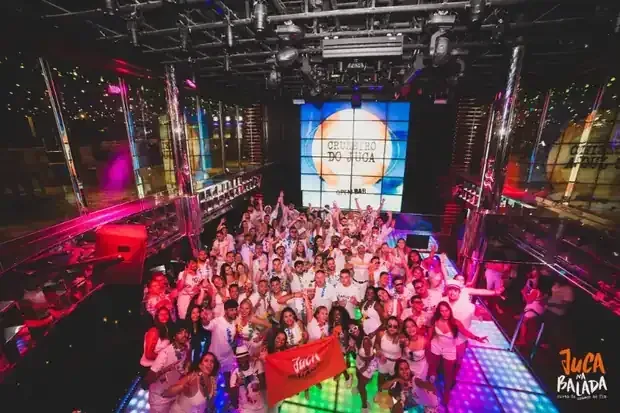 Festa exclusiva do Juca a bordo, com pista cheia
