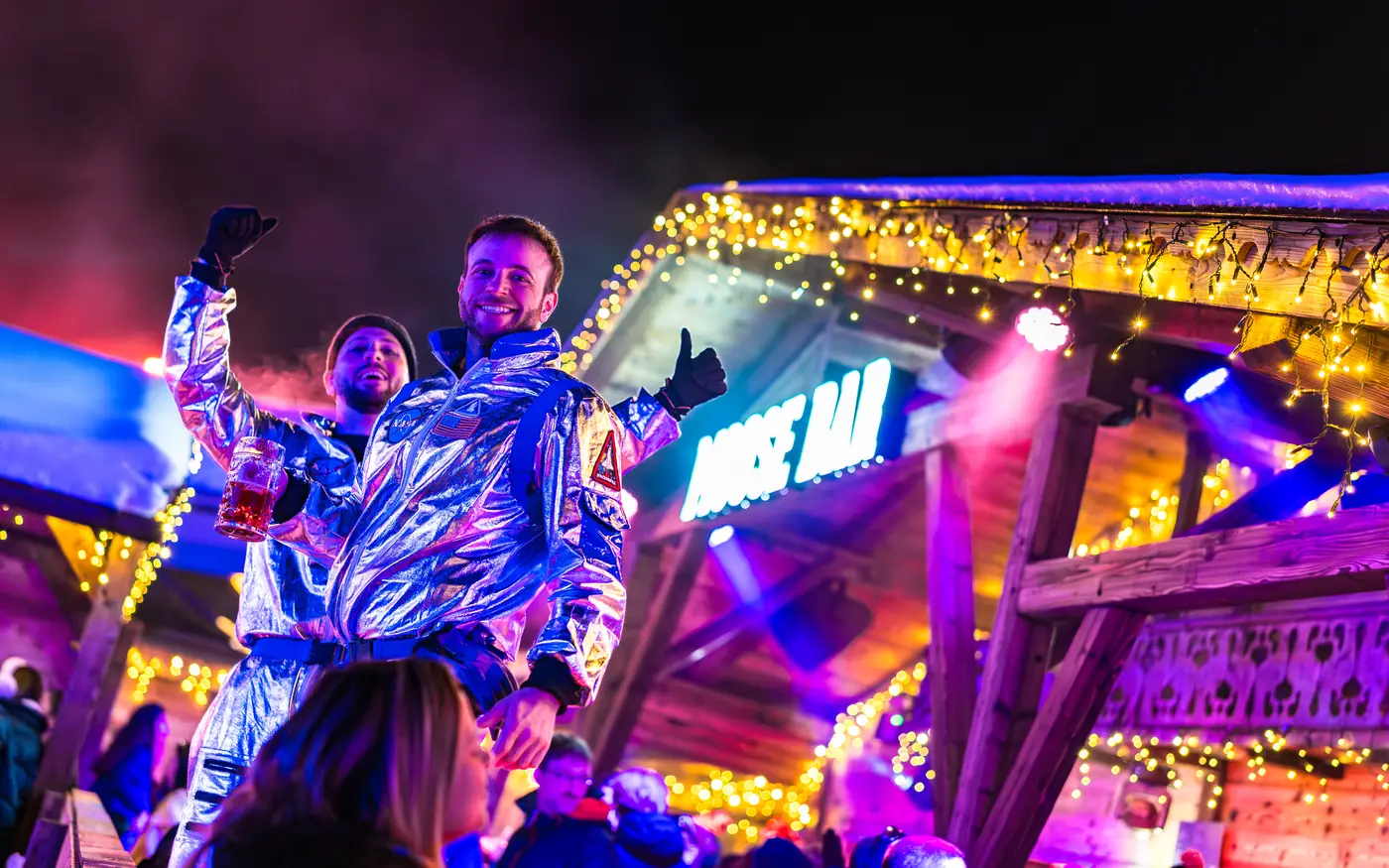 Palco iluminado do Tomorrowland Winter