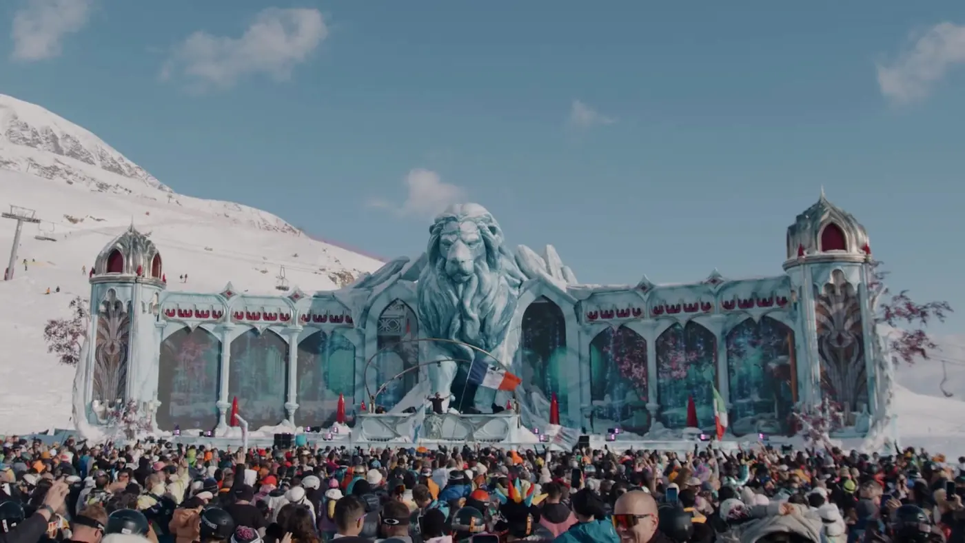 MainStage do Tomorrowland Winter em forma de castelo de gelo